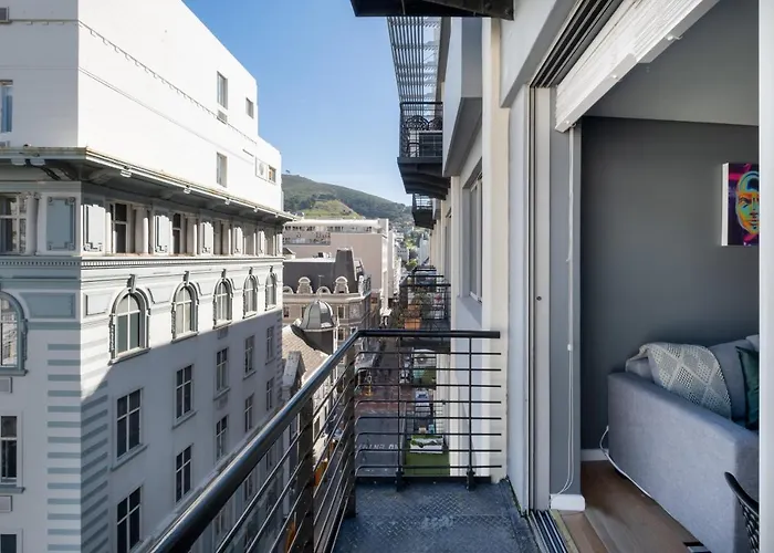 Icarus Homes -Cape Town Mountain View